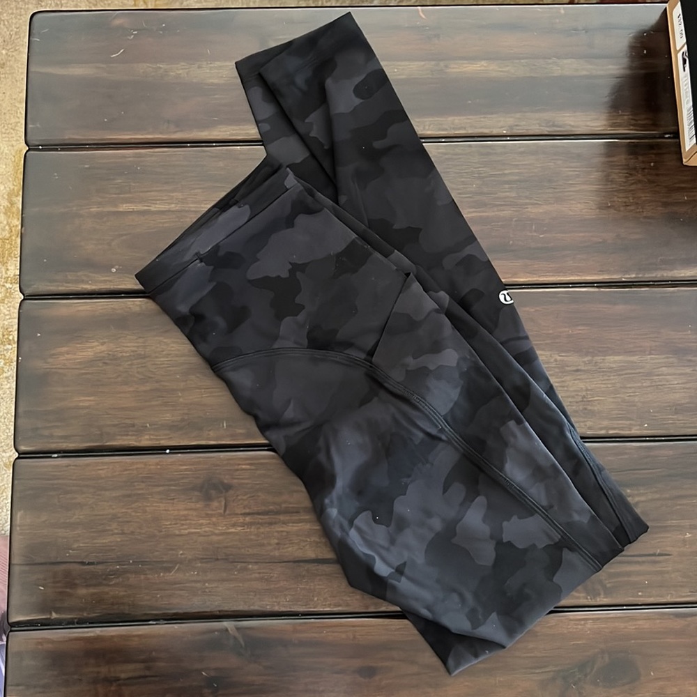 Lululemon Swift Speed High-Rise Tight 28” Size 4 Camo